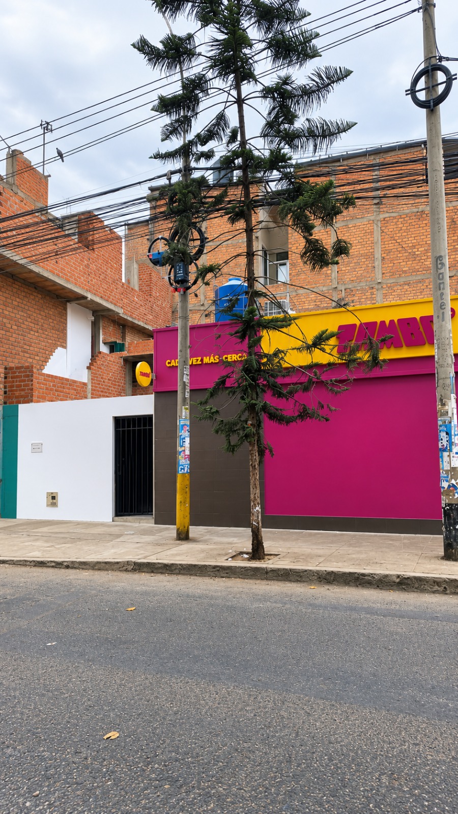 SE ALQUILA LOCAL COMERCIAL EN COMAS — foto 4